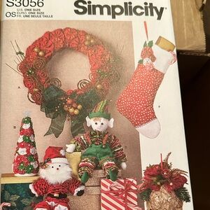 Simplicity Festive Wreath Kit with Red & Green Accents New Uncut Factory Folded